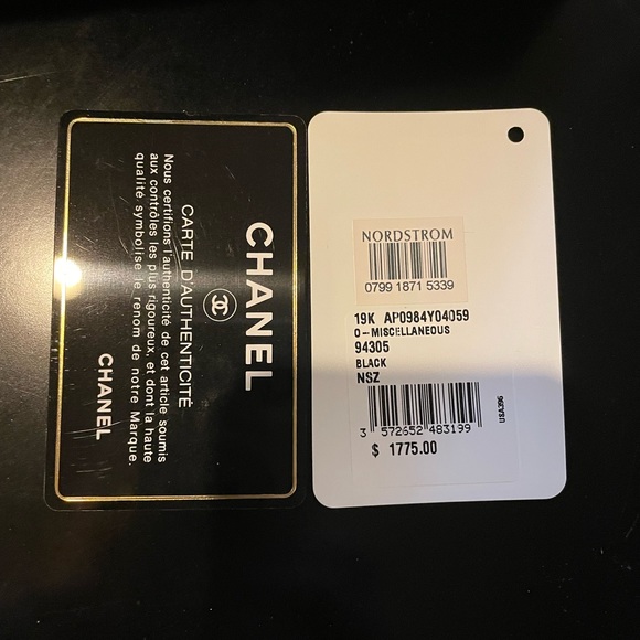 CHANEL Black Quilted Caviar Phone Holder New - Picture 8 of 10